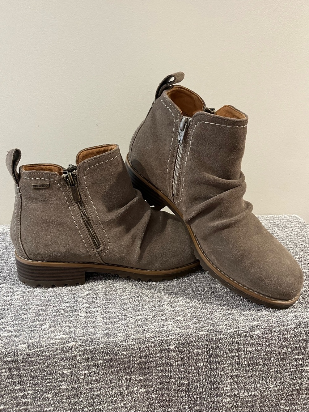 Clarks Women’s Aspra Walk Suede Side-Zip Ankle Boots in Taupe 6.5